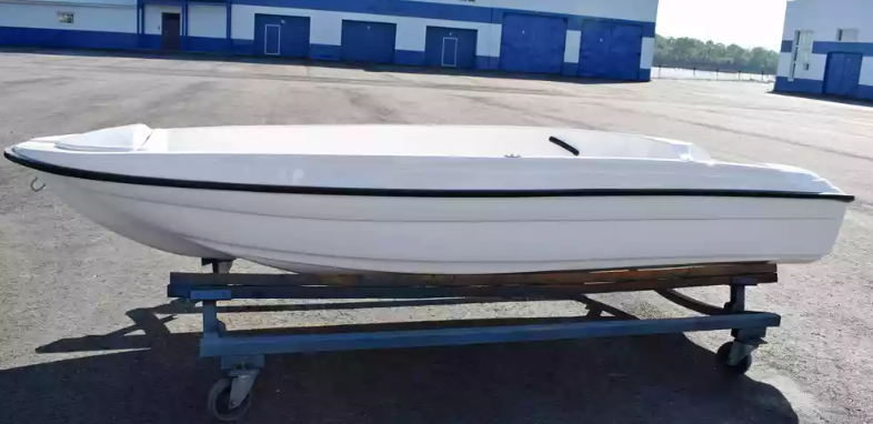 Стеклопластиковая лодка Пингвин (тримаран) в Подольске