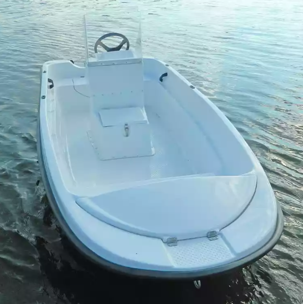 Стеклопластиковая лодка Пингвин с консолью (тримаран) в Подольске