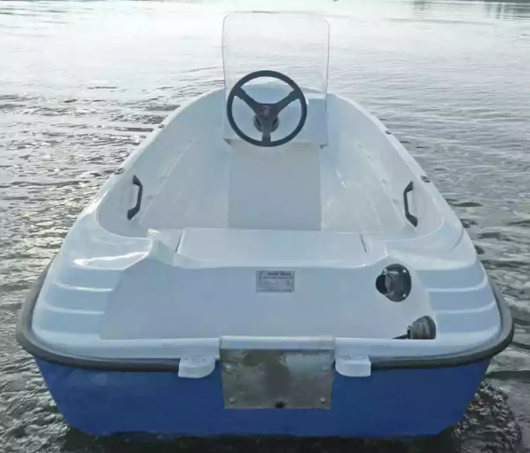 Стеклопластиковая лодка Пингвин с консолью (тримаран) в Подольске