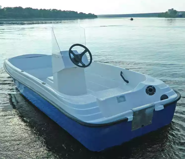 Стеклопластиковая лодка Пингвин с консолью (тримаран) в Подольске
