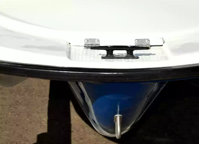 Стеклопластиковая лодка Пингвин с консолью (тримаран) в Подольске