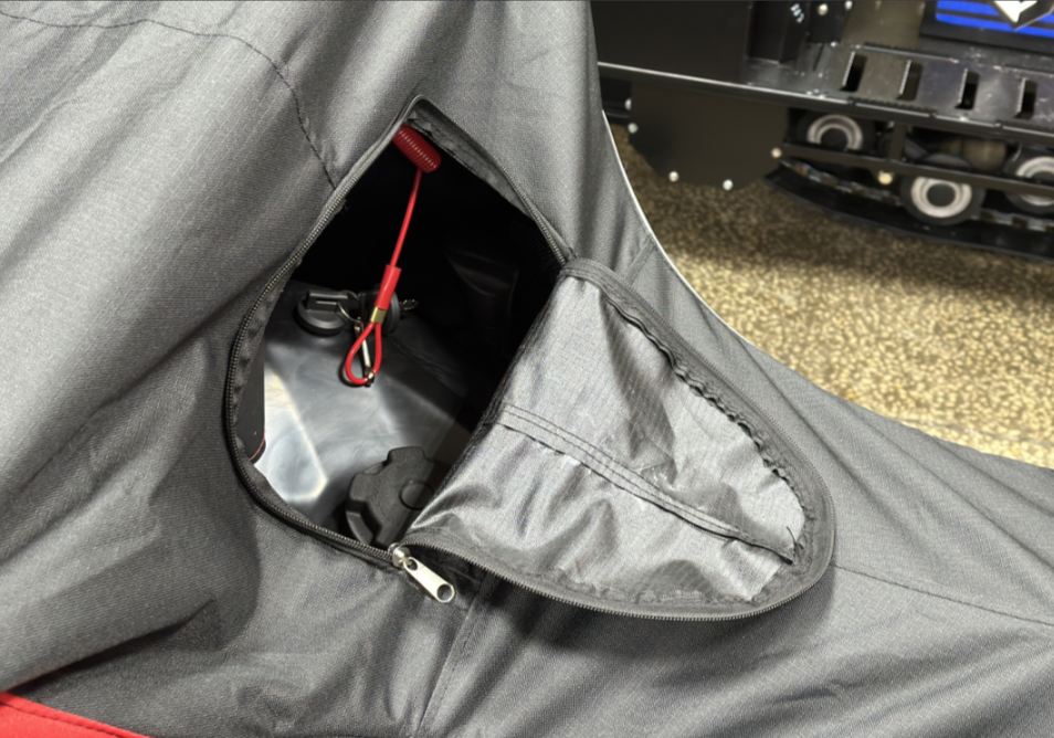 Чехол транспорт. снегохода IKUDZO HUNTER черно-красный Оксфорд ПРЕМИУМ качества с лого IKUDZO в Подольске