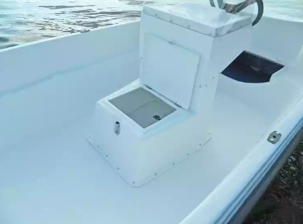 Стеклопластиковая лодка Пингвин с консолью (тримаран) в Подольске